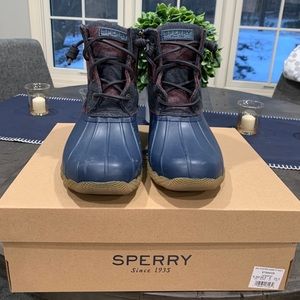 Woman sperry duck boots